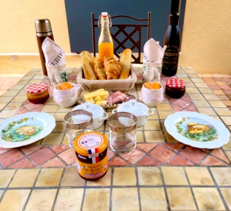 Bed and Breakfast Au Son De L Angelus Moncrabeau Exterior foto